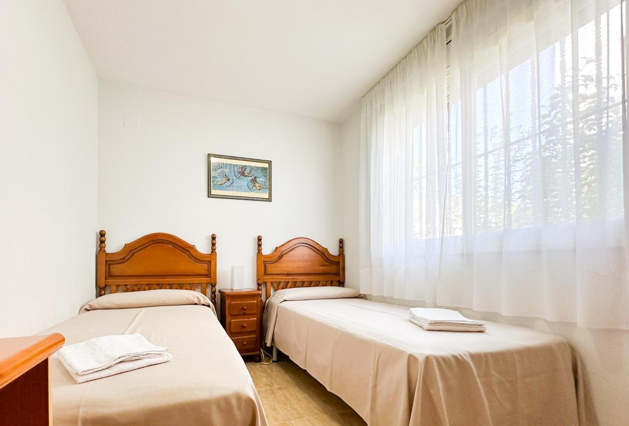 Acogedor Apartamento Cerca De La Playa Wifi Y Parking Lägenhet Mont-roig del Camp Rum bild