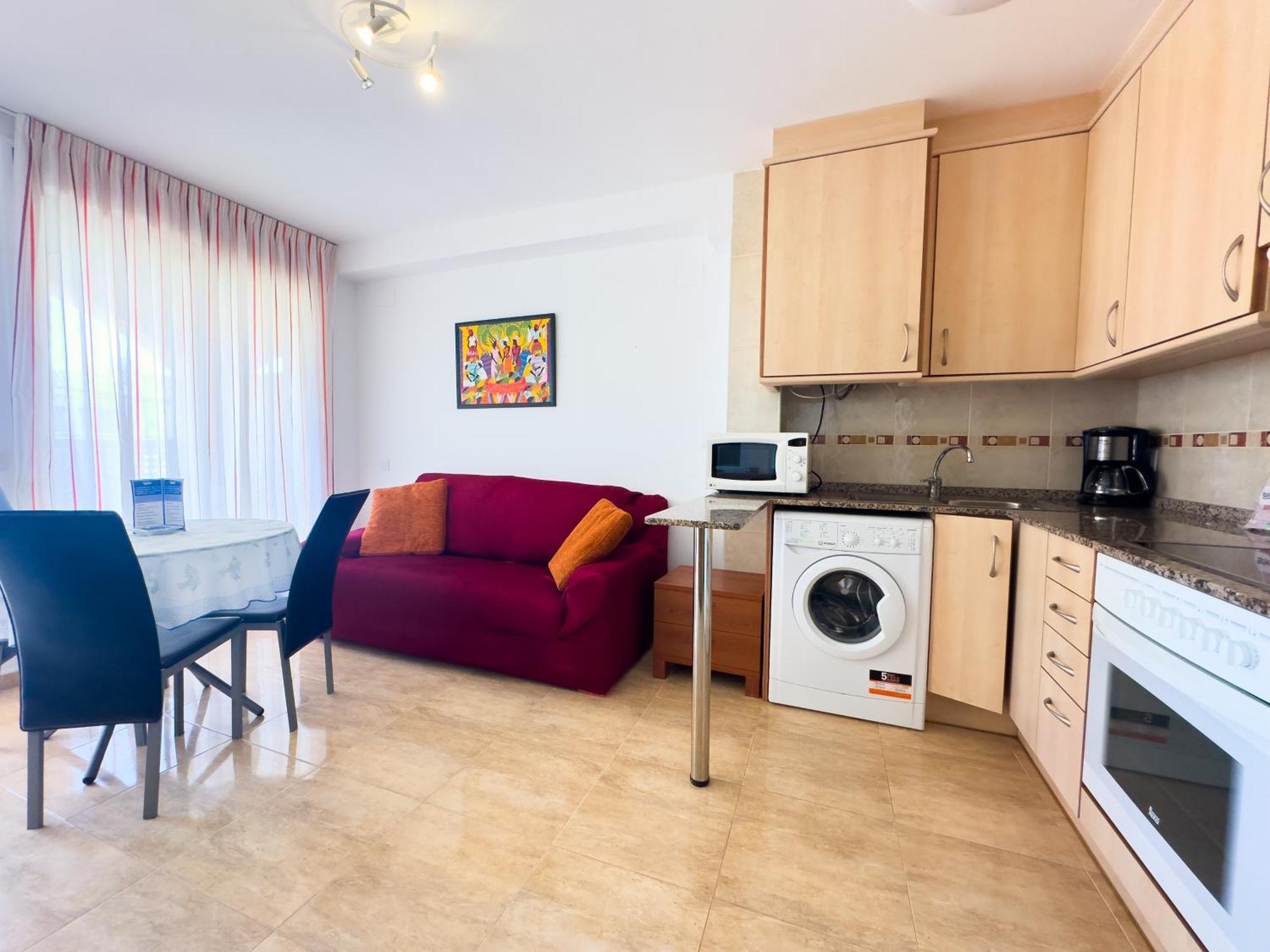 Acogedor Apartamento Cerca De La Playa Wifi Y Parking Lägenhet Mont-roig del Camp Rum bild