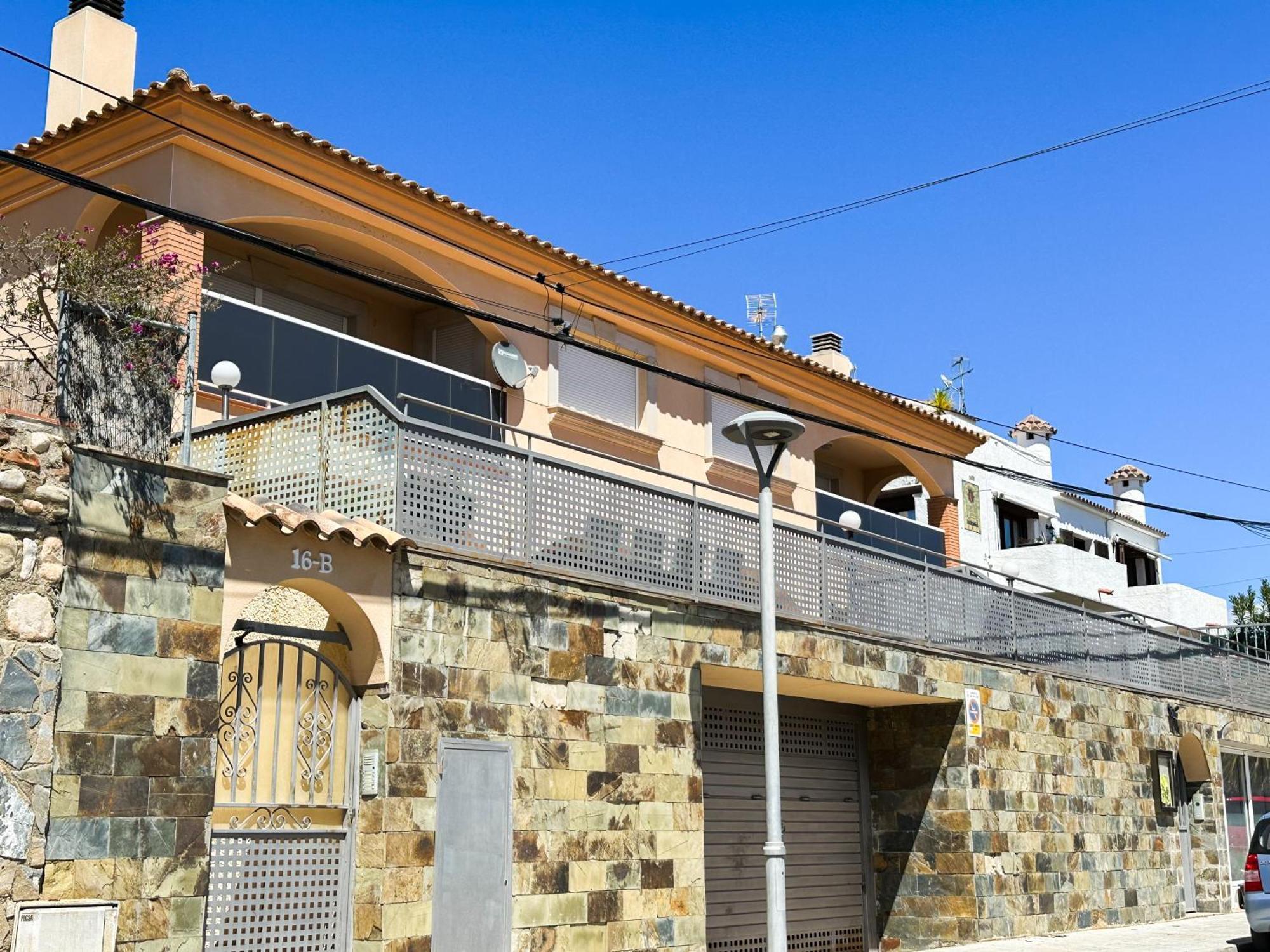 Acogedor Apartamento Cerca De La Playa Wifi Y Parking Lägenhet Mont-roig del Camp Exteriör bild